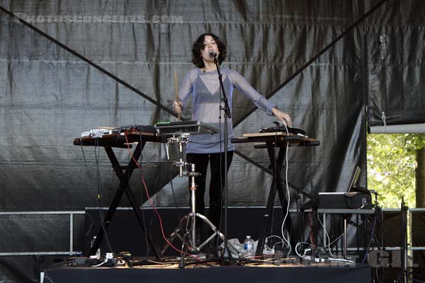 KELLY LEE OWENS - 2018-05-26 - PARIS - Parc de la Villette - Scene Prairie du Cercle Nord - 